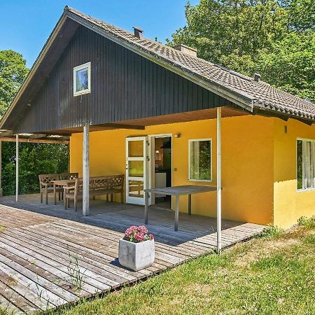 6 Person Holiday Home In AÅkirkeby Rom bilde