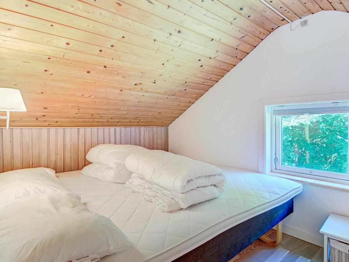 6 Person Holiday Home In AÅkirkeby Rom bilde